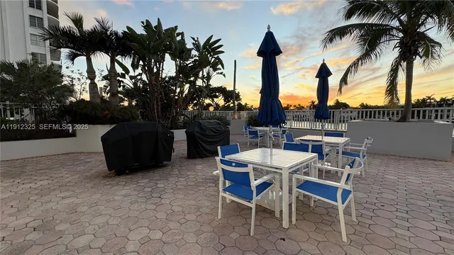 $630,000 | 5700 Collins Avenue, Unit 11B, Miami Beach, FL 33140