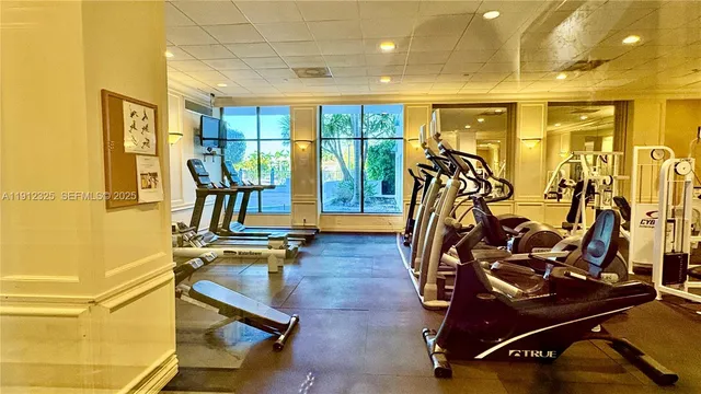 $630,000 | 5700 Collins Avenue, Unit 11B, Miami Beach, FL 33140