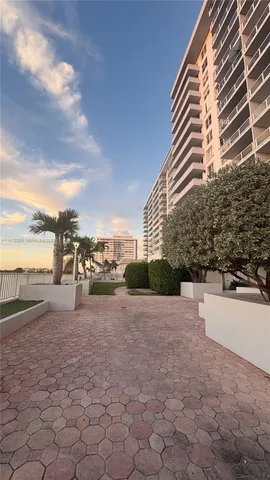 $630,000 | 5700 Collins Avenue, Unit 11B, Miami Beach, FL 33140