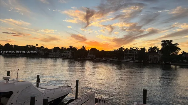 $630,000 | 5700 Collins Avenue, Unit 11B, Miami Beach, FL 33140