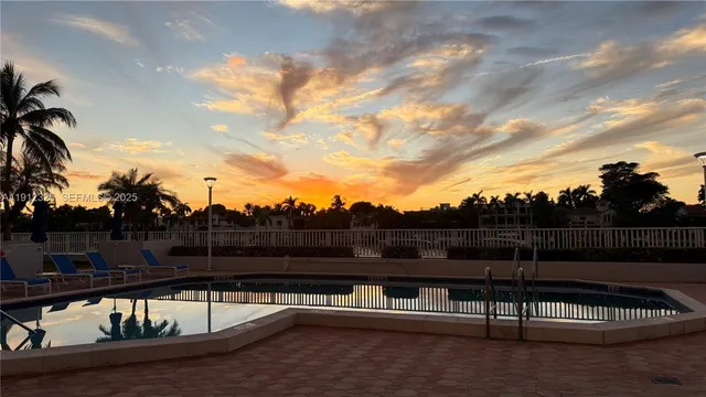 $630,000 | 5700 Collins Avenue, Unit 11B, Miami Beach, FL 33140