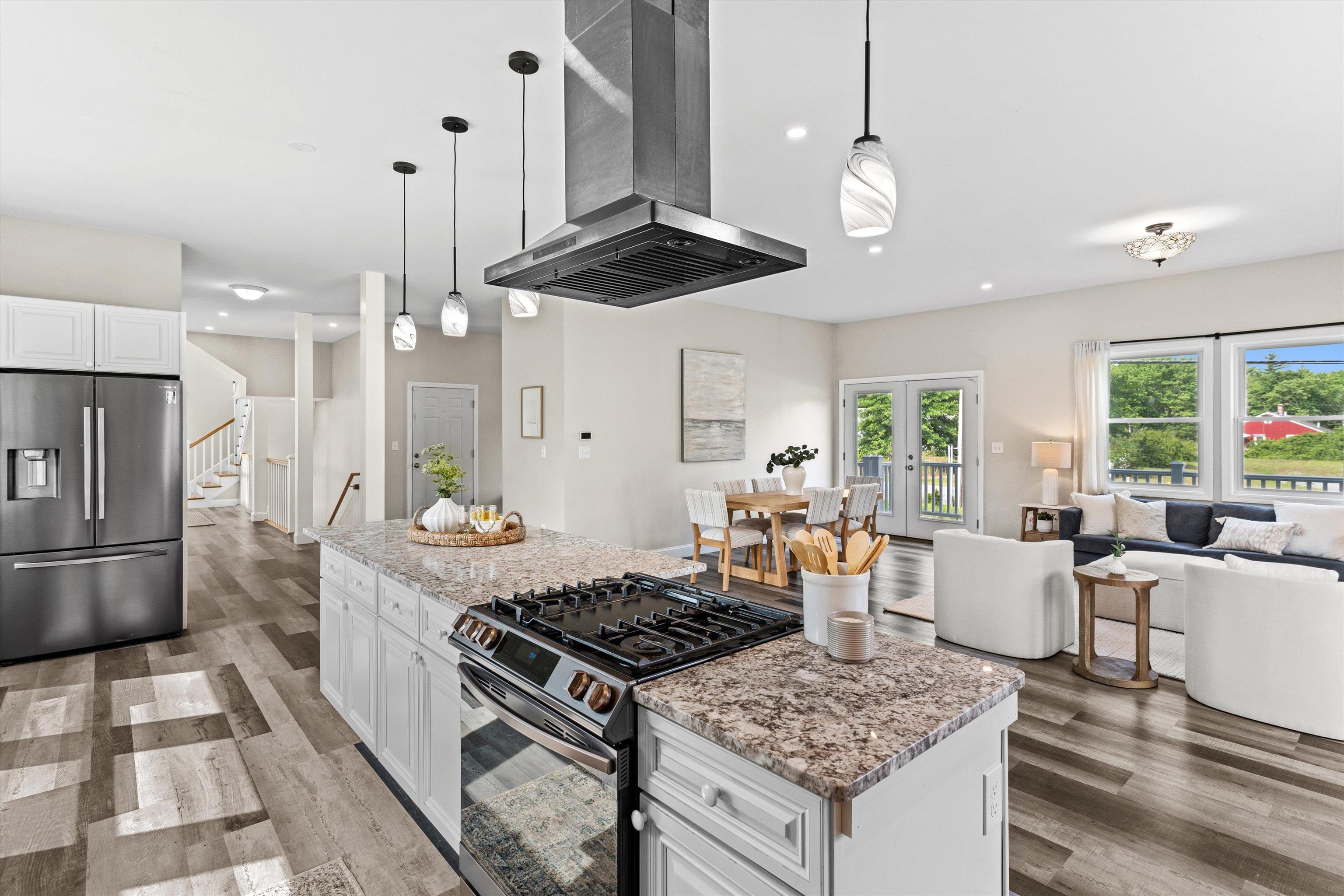 786 South Mammoth Road Manchester, NH 03109 - Photo 1 of 39 Gallery Image 1