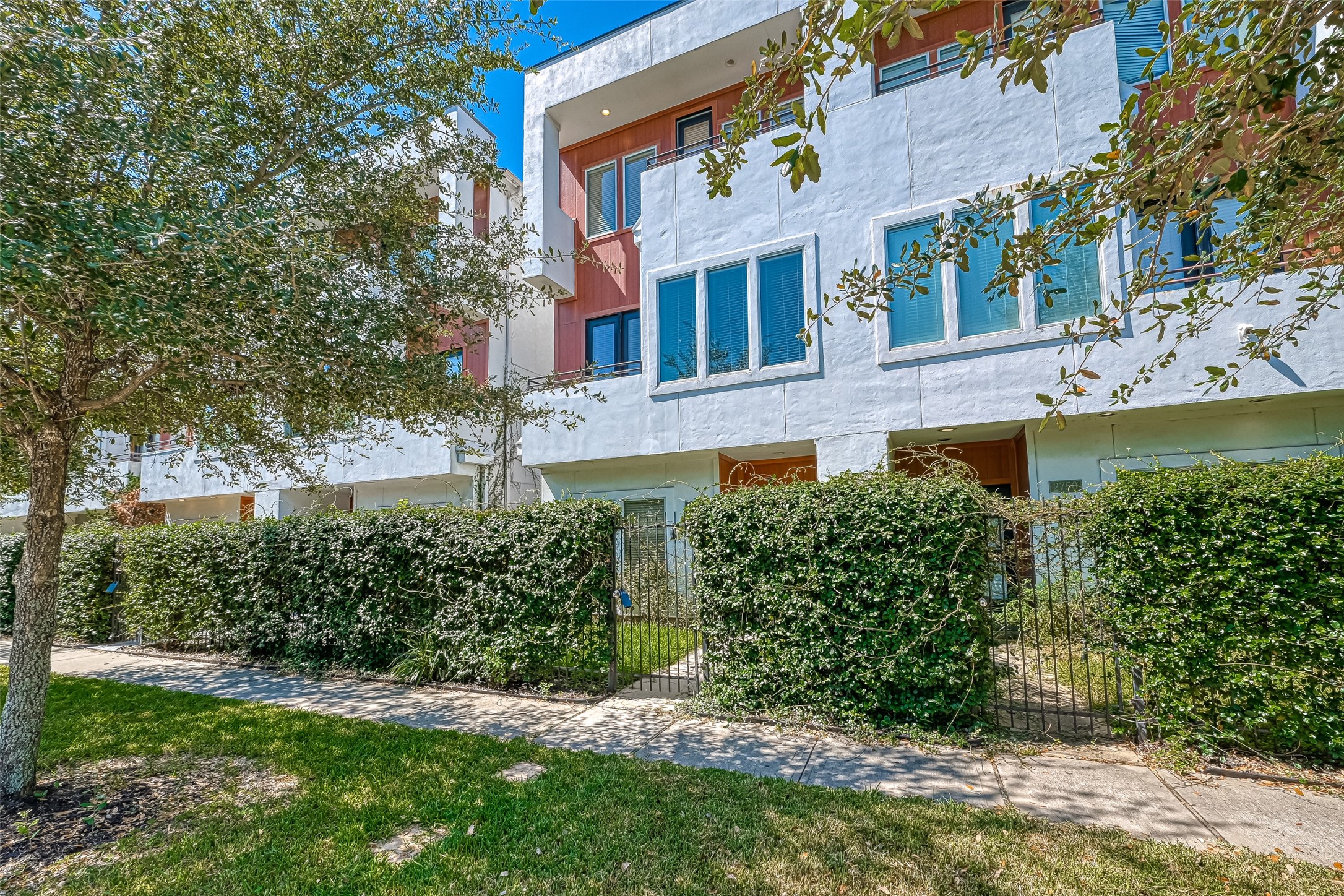 2748 Clay Street Houston, TX 77003 - Photo 2 of 8