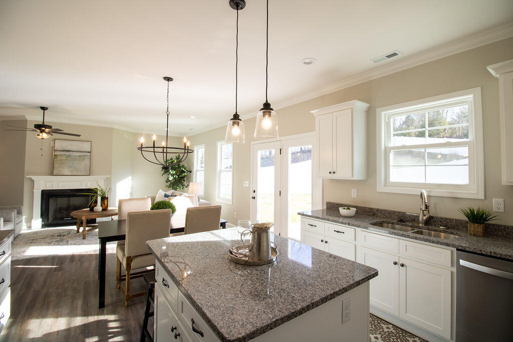 517 Villa Lane Greeneville, TN 37745 - Photo 11 of 38 517VillaLn-14