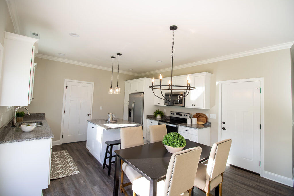 517 Villa Lane Greeneville, TN 37745 - Photo 9 of 38 517VillaLn-12