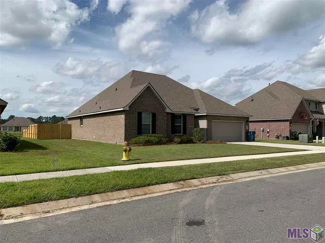 $2,300 | 17609 Eagles Perch Drive, Prairieville, LA 70769