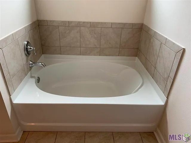 $2,300 | 17609 Eagles Perch Drive, Prairieville, LA 70769