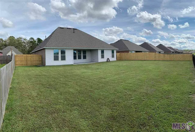 $2,300 | 17609 Eagles Perch Drive, Prairieville, LA 70769