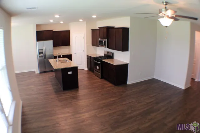 $2,300 | 17609 Eagles Perch Drive, Prairieville, LA 70769