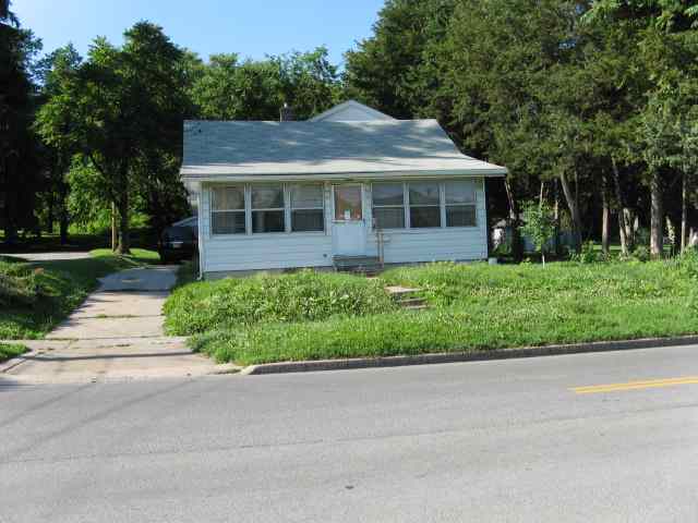 3870 Rockingham Road Davenport, IA 52802 - Photo 1 of 3 Gallery Image 1