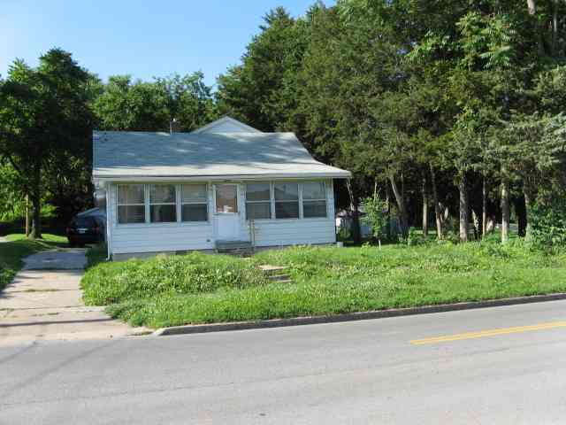 3870 Rockingham Road Davenport, IA 52802 - Photo 3 of 3 Gallery Image 3