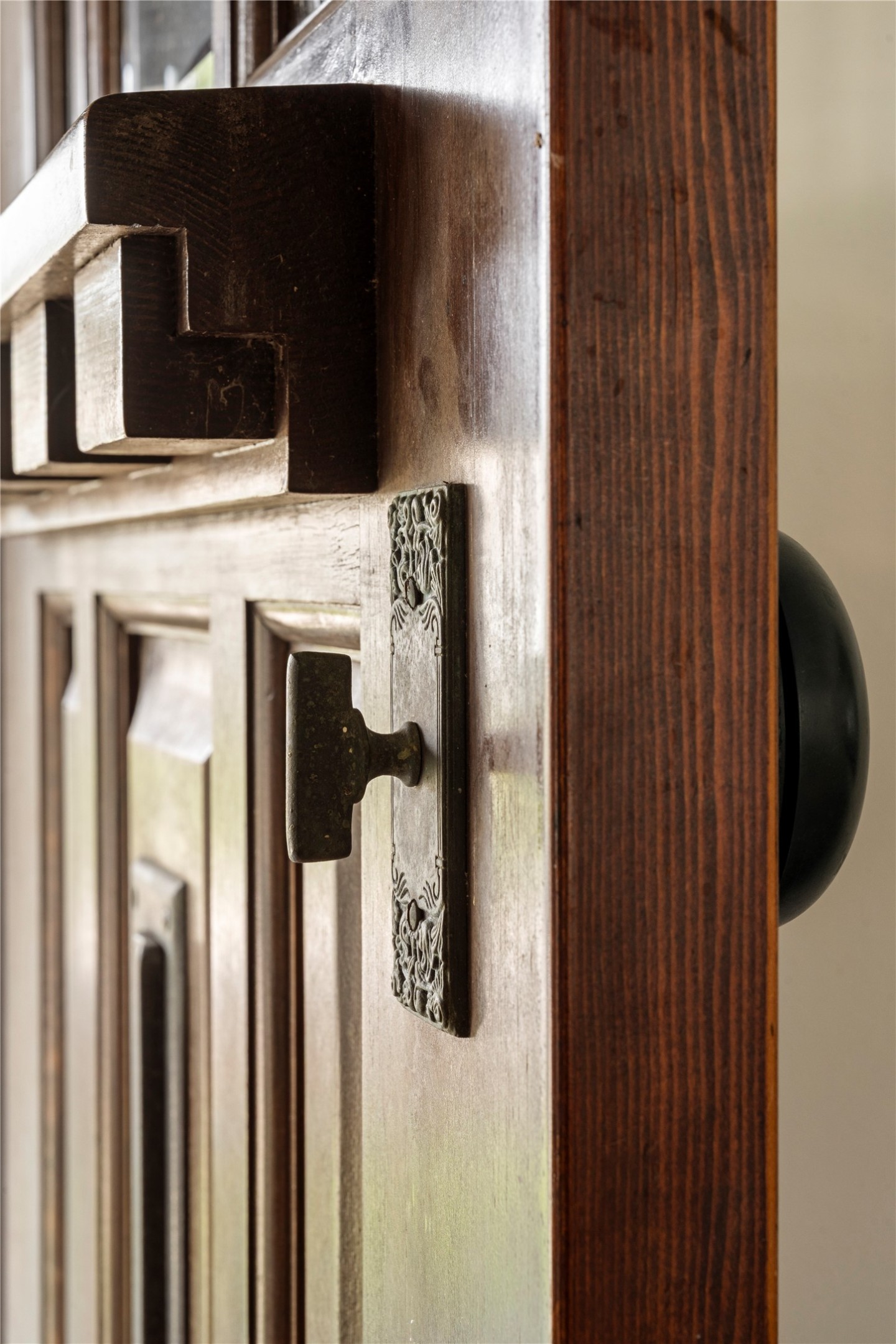 602 Aurora Street Houston, TX 77008 - Photo 6 of 36 Original-style mechanical doorbell chime detail showcasing a vintage element within the home. A subtle nod to the era and craftsmanship that defines classic Heights bungalows. A small feature that adds character and authenticity to the overall design.