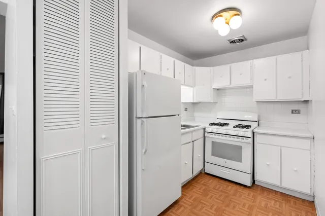 $1,400 | 5310 North Chester Avenue, Unit 200, Chicago, IL 60656
