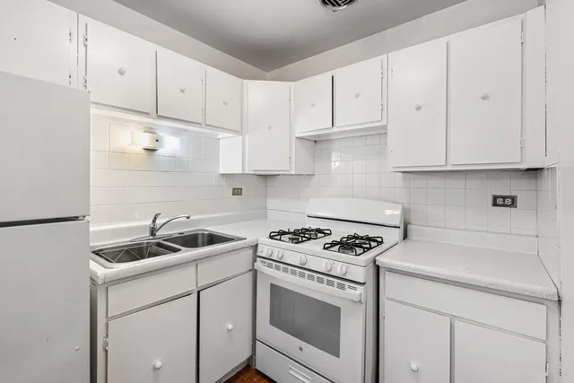 $1,400 | 5310 North Chester Avenue, Unit 200, Chicago, IL 60656