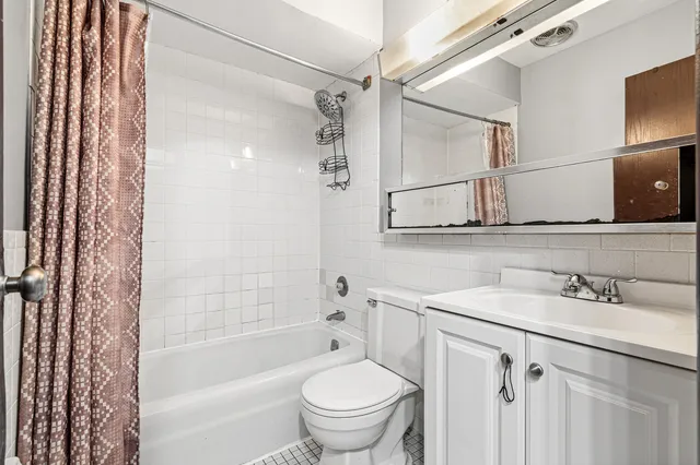 $1,400 | 5310 North Chester Avenue, Unit 200, Chicago, IL 60656