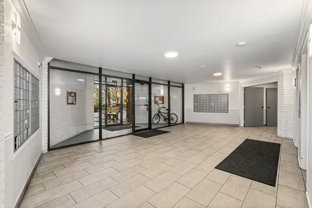 $1,400 | 5310 North Chester Avenue, Unit 200, Chicago, IL 60656