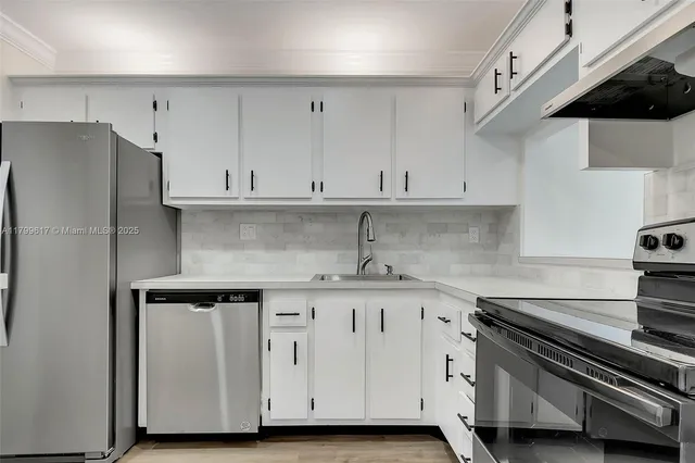 $289,000 | 8000 Southwest 81st Drive, Unit 103, Miami, FL 33143