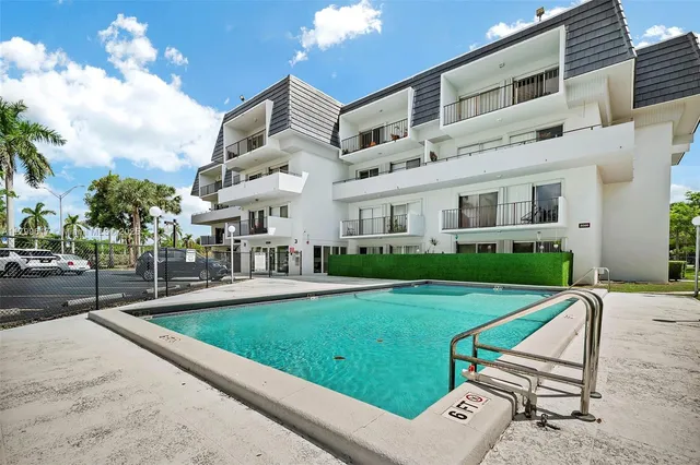 $289,000 | 8000 Southwest 81st Drive, Unit 103, Miami, FL 33143