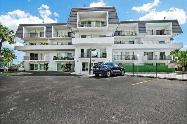 $289,000 | 8000 Southwest 81st Drive, Unit 103, Miami, FL 33143