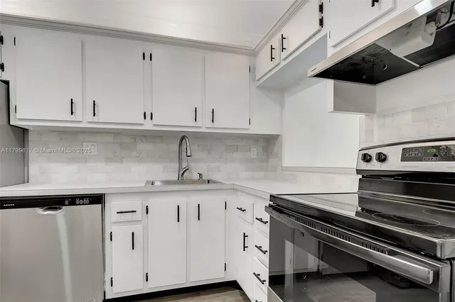 $289,000 | 8000 Southwest 81st Drive, Unit 103, Miami, FL 33143