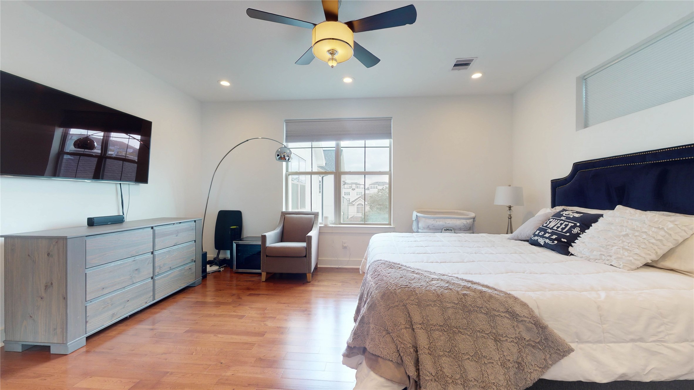 5422 Darling Street, Unit C Houston, TX 77007 - Photo 31 of 35 Master Suite