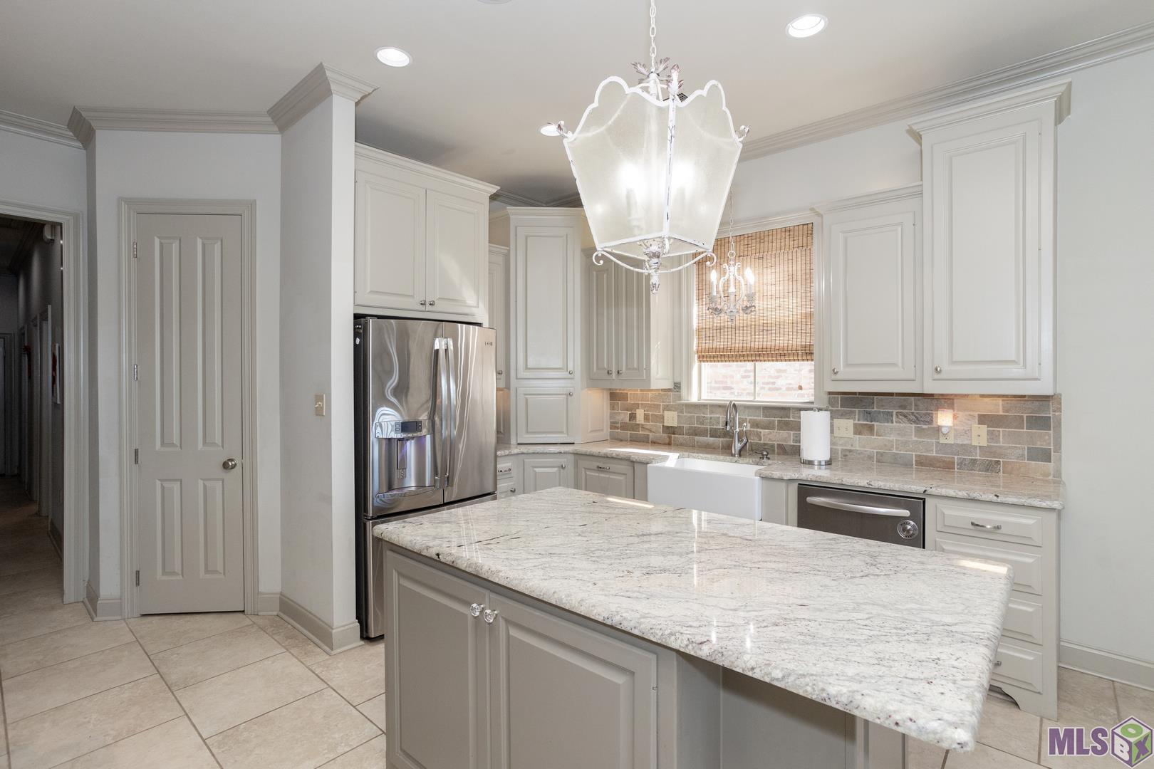 13240 Quail Grove Avenue Baton Rouge, LA 70809 - Photo 10 of 26 Walk in Pantry