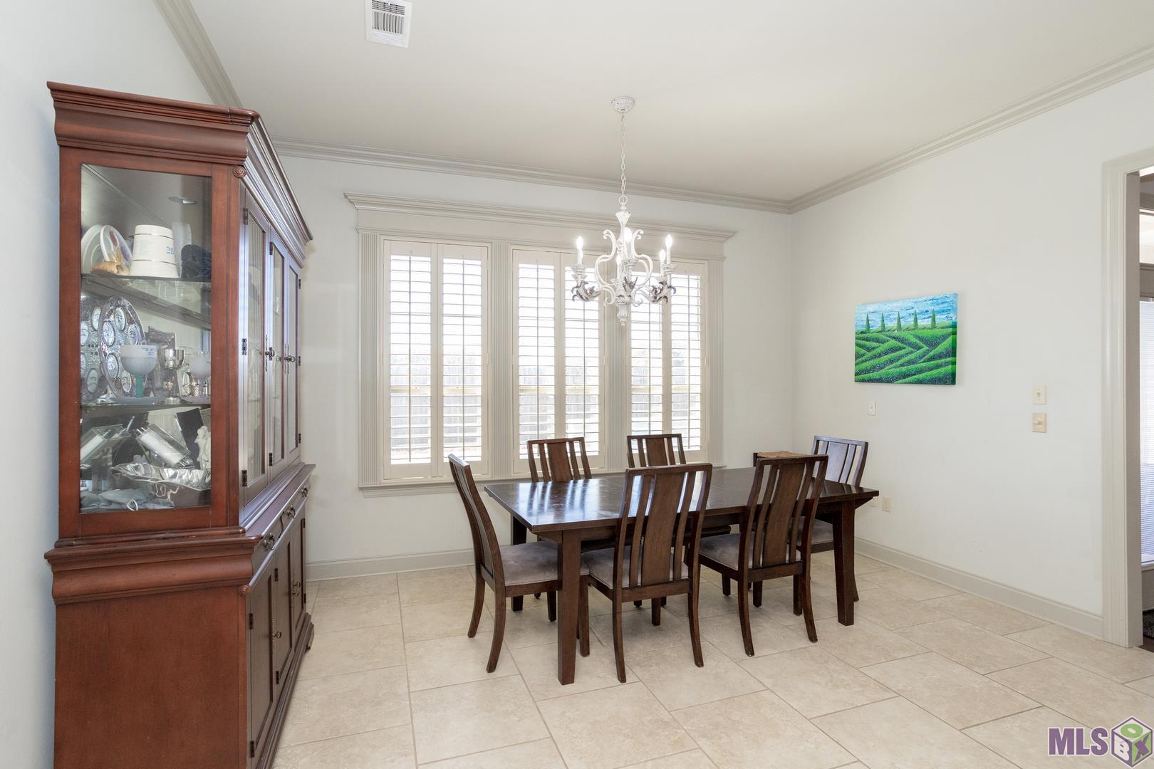 13240 Quail Grove Avenue Baton Rouge, LA 70809 - Photo 11 of 26 Breakfast or Keeping Room with Windows Overlooking the Pool