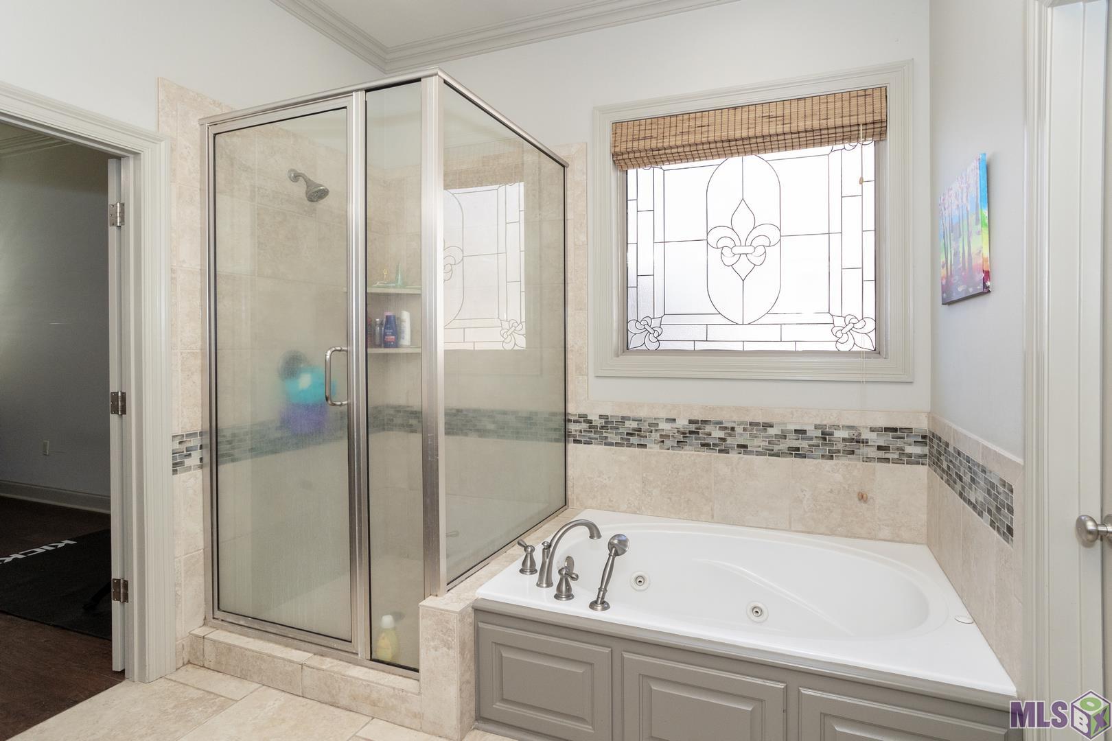 13240 Quail Grove Avenue Baton Rouge, LA 70809 - Photo 14 of 26 Walk In Shower Jetted Tub and Water Closet in the Master Bathroom