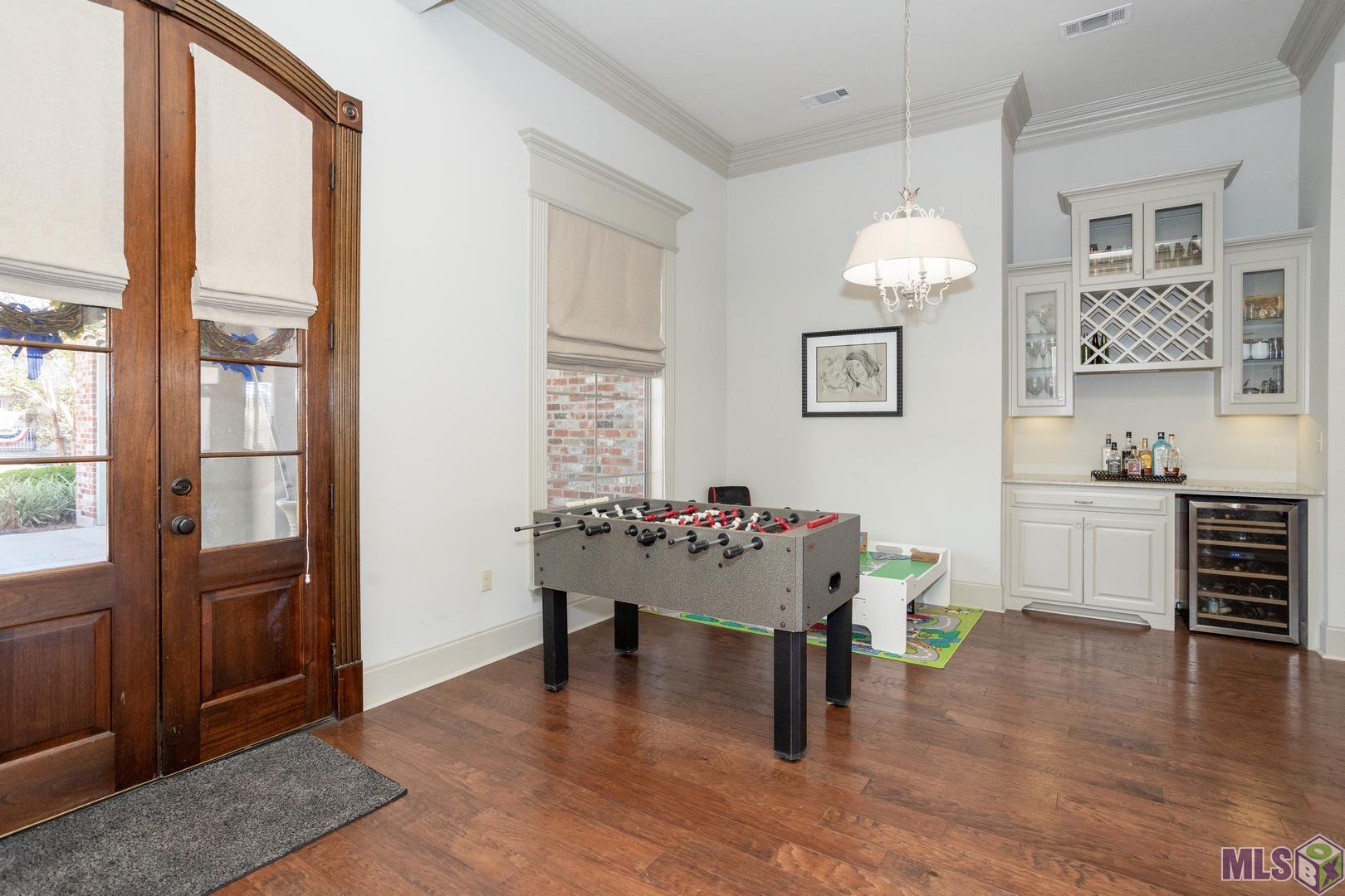 13240 Quail Grove Avenue Baton Rouge, LA 70809 - Photo 4 of 26 Open Dining Room with Built Ins