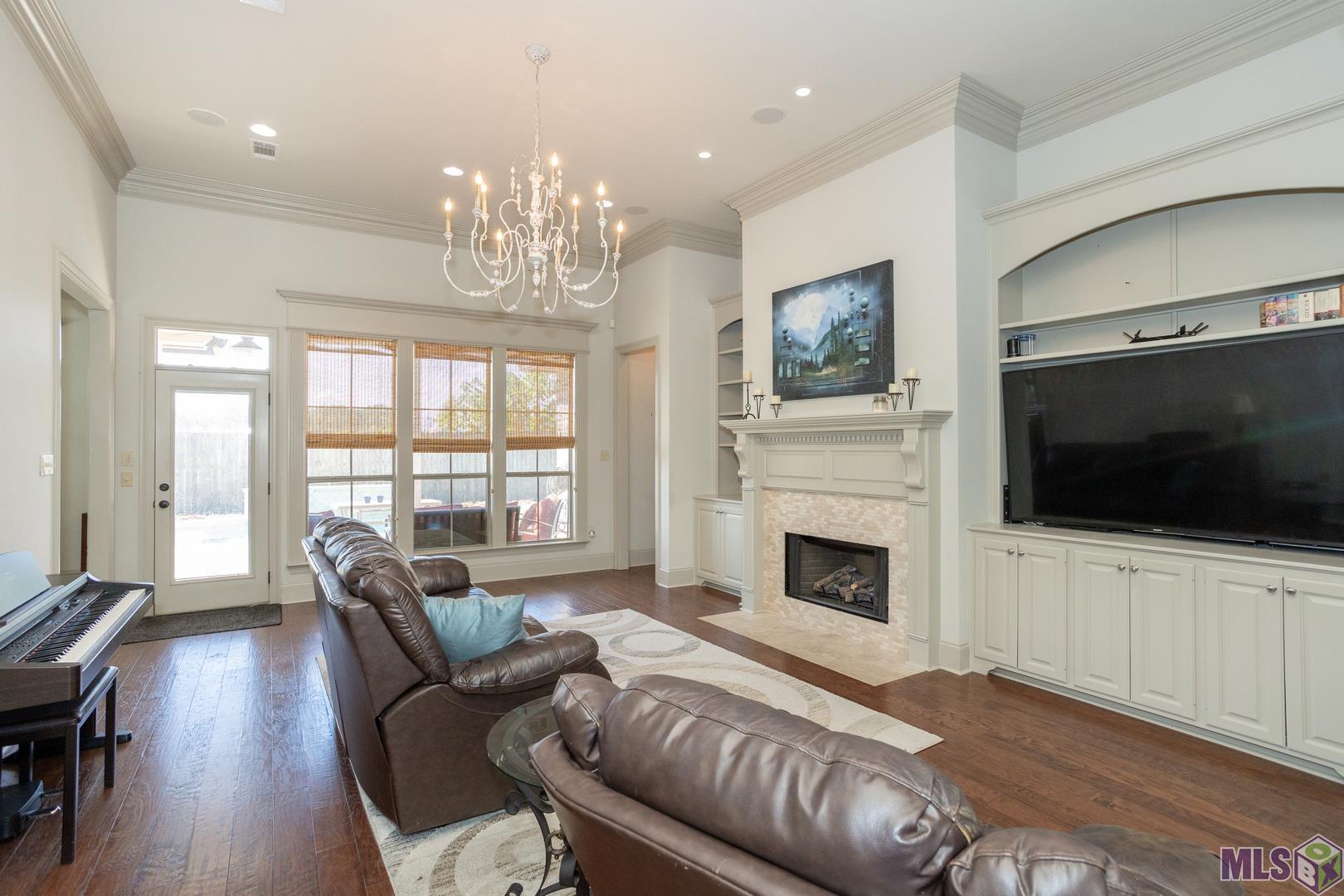 13240 Quail Grove Avenue Baton Rouge, LA 70809 - Photo 6 of 26 The wall of windows creates great natural light