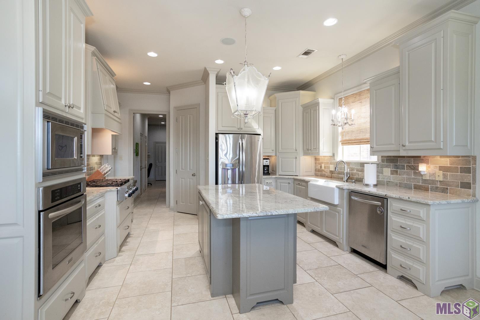 13240 Quail Grove Avenue Baton Rouge, LA 70809 - Photo 7 of 26 Gorgeous Chef's Kitchen