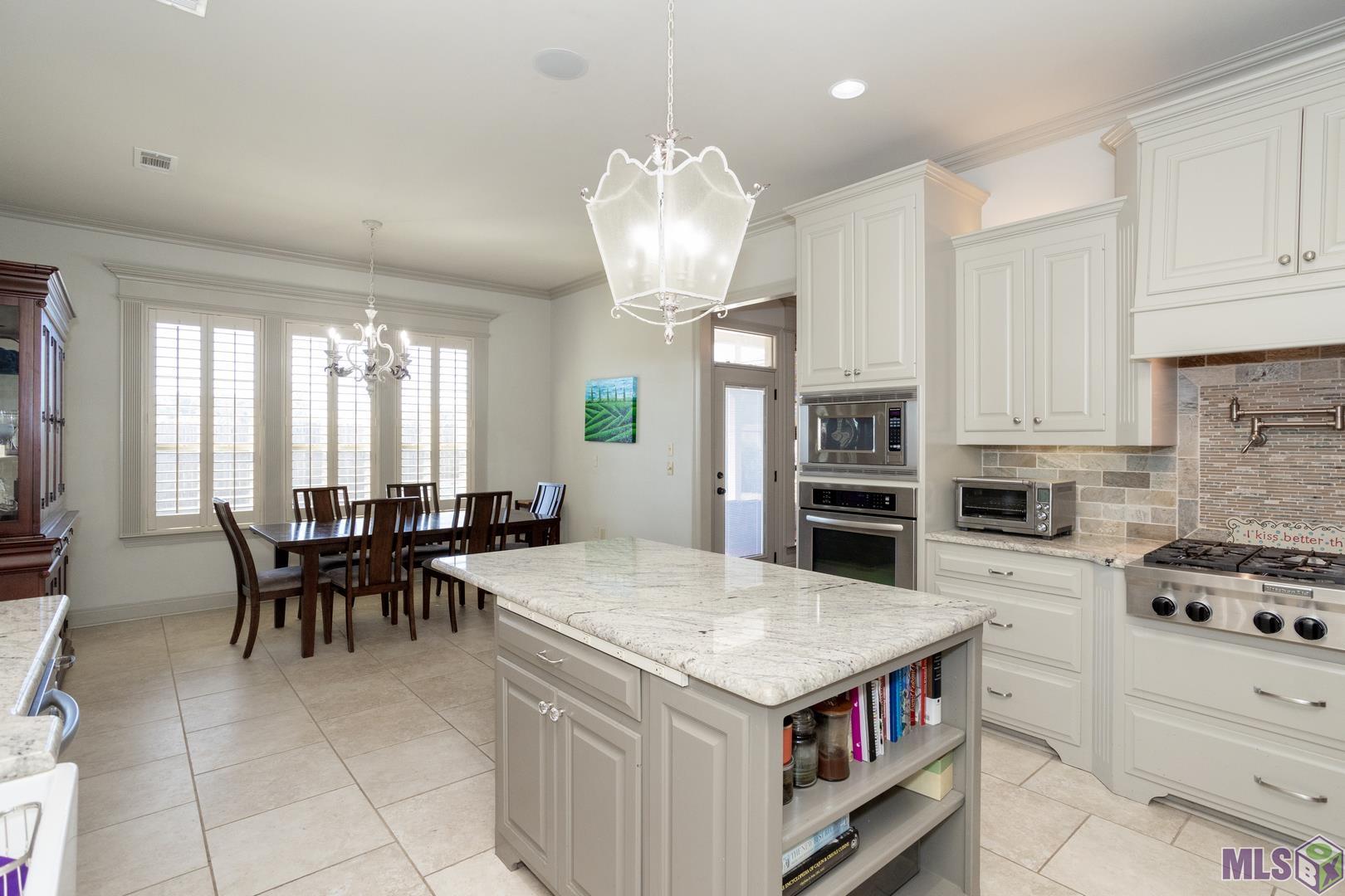 13240 Quail Grove Avenue Baton Rouge, LA 70809 - Photo 9 of 26 Nice Island for added cooking or serving space