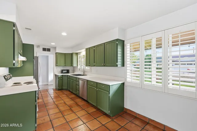 $3,595 | 4702 North 30th Place, Phoenix, AZ 85016