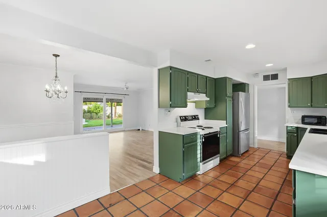 $3,595 | 4702 North 30th Place, Phoenix, AZ 85016