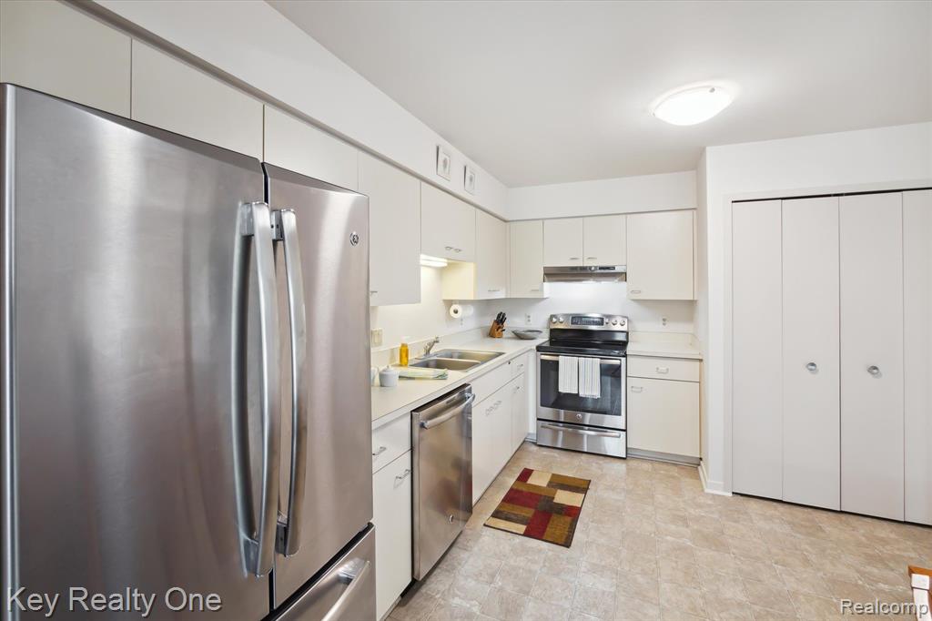 750 Eastbridge Court Rochester Hills, MI 48307 - Photo 13 of 42