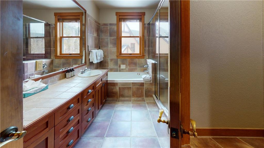 161 Hawk Circle, Unit 2336 Keystone, CO 80435 - Photo 23 of 29 a bathroom with a double vanity sink a toilet and a tub