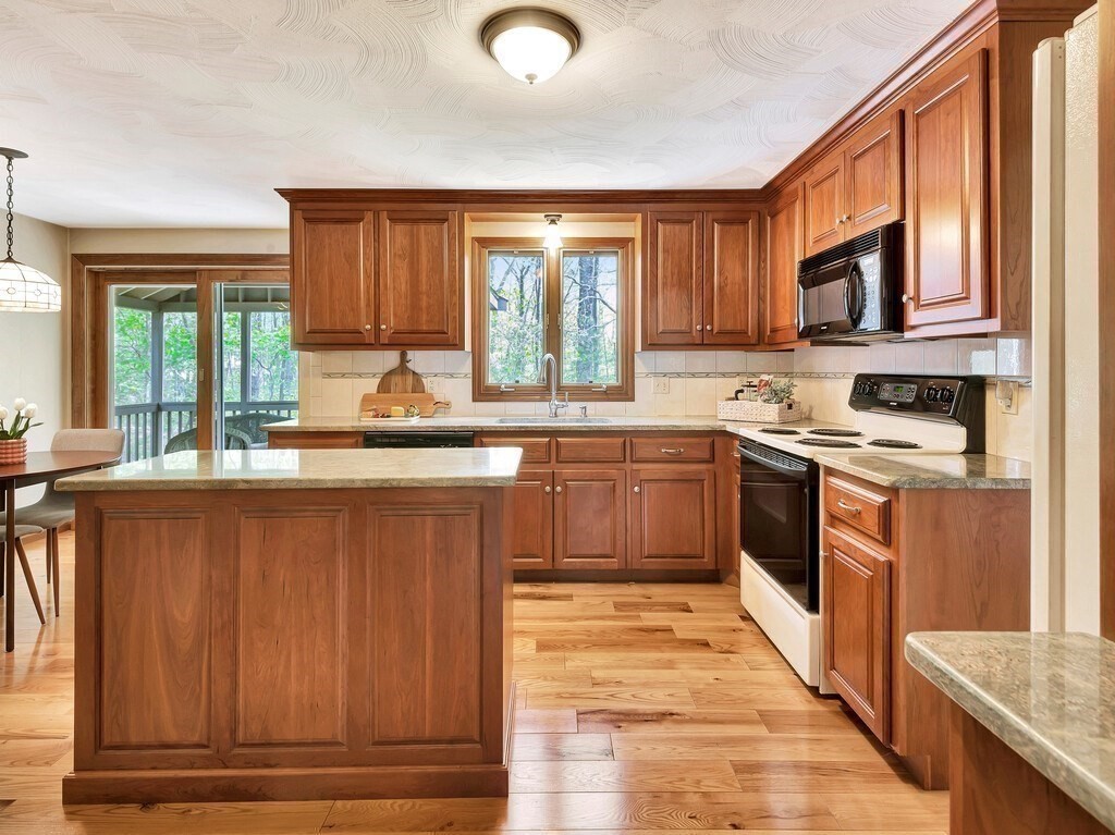 23 Westcott Road Hopedale, MA 01747 - Photo 11 of 40 Gallery Image 11