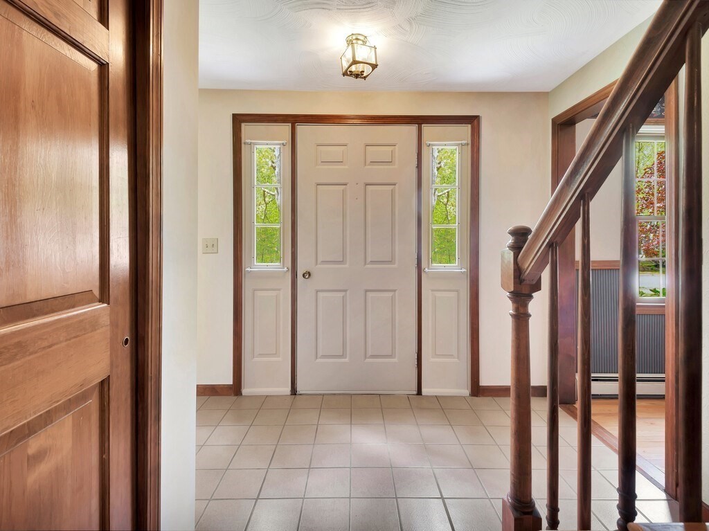 23 Westcott Road Hopedale, MA 01747 - Photo 4 of 40 Gallery Image 4