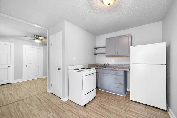 $850 | 3116 Avenue L, Unit 8, Galveston, TX 77550