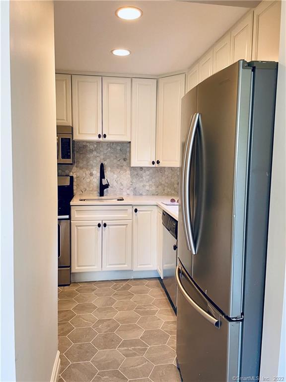 17 Keeler Close, Unit 17 Ridgefield, CT 06877 - Photo 5 of 17 Kitchen