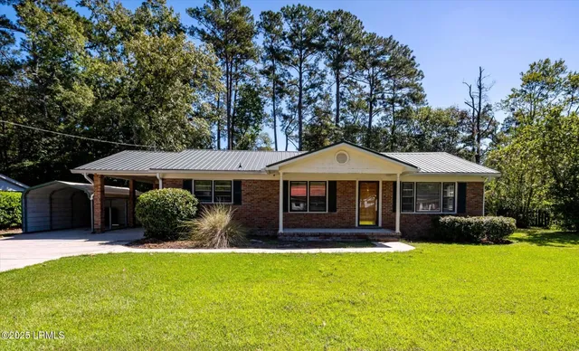 $240,000 | 105 Pinewood Street, Walterboro, SC 29488