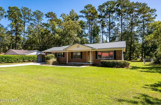 $240,000 | 105 Pinewood Street, Walterboro, SC 29488