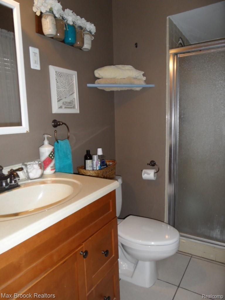 2831 Harrington Road Rochester, MI 48307 - Photo 12 of 24 11 Master Bath.JPG