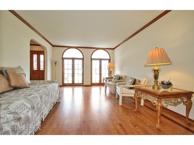 8721 West Sunset Road Niles, IL 60714 - Photo 3 of 15