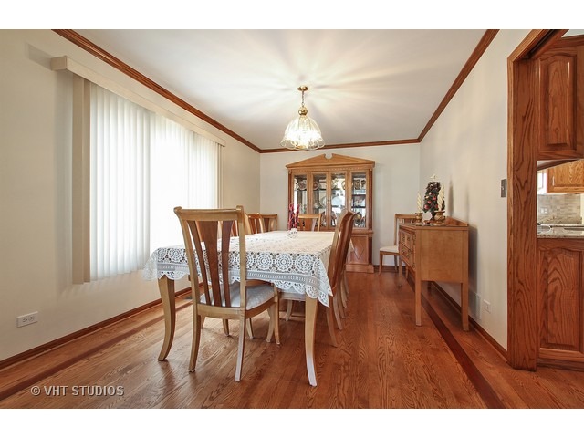 8721 West Sunset Road Niles, IL 60714 - Photo 4 of 15