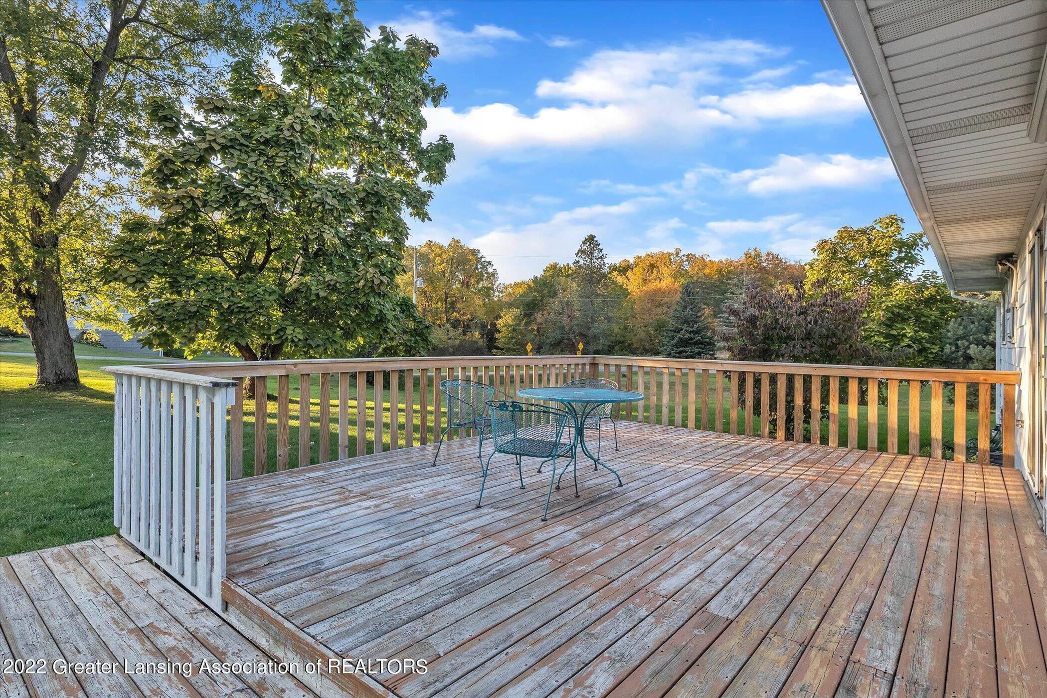 7991 Williams Road Lansing, MI 48911 - Photo 29 of 34 Deck