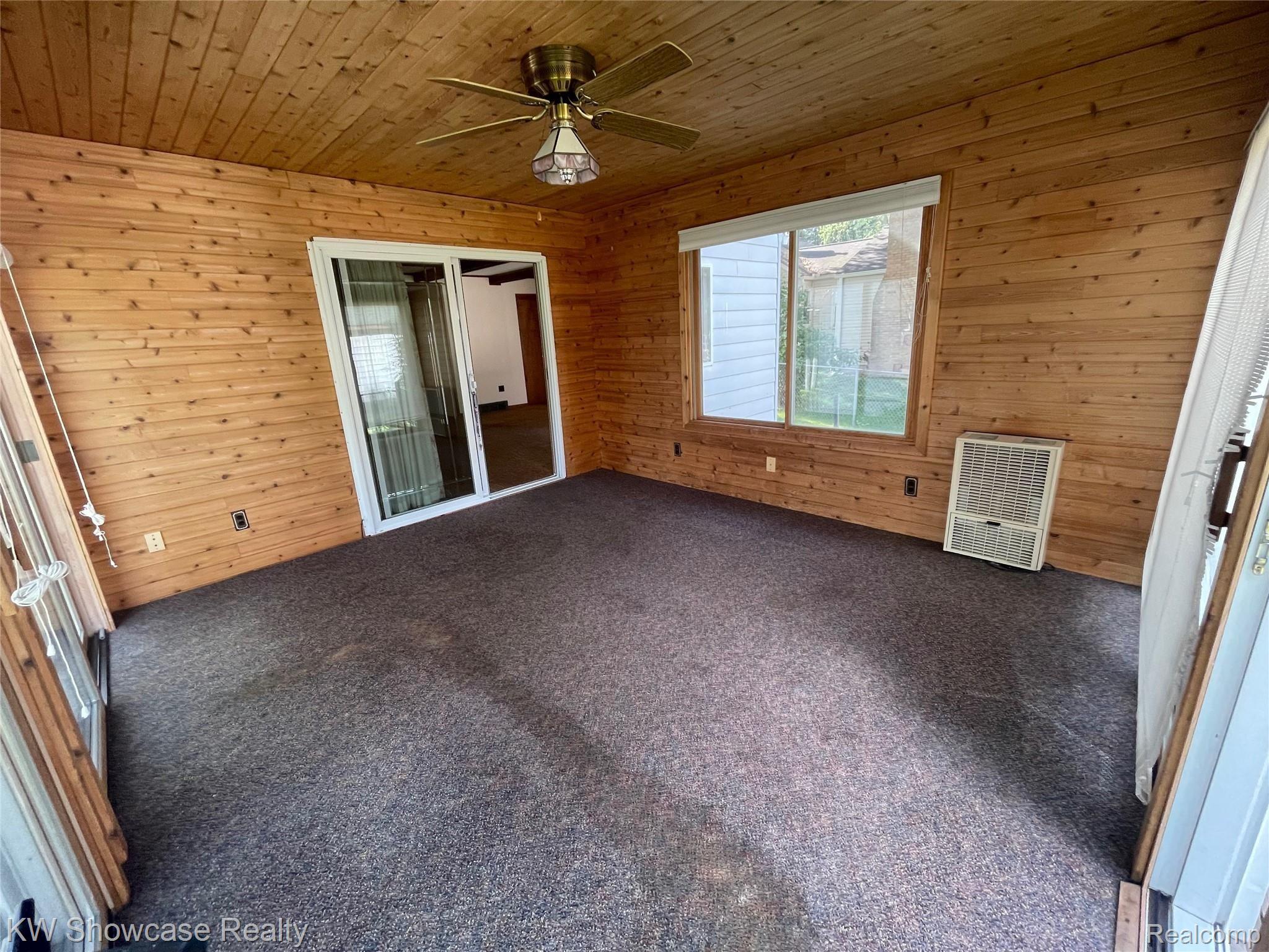 319 Byron Road Howell, MI 48843 - Photo 12 of 43 Added bonus room!