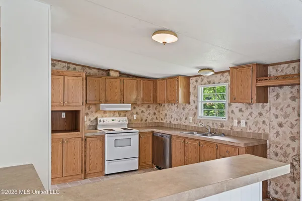 $200,000 | 258 Coles Point Road, Batesville, MS 38606