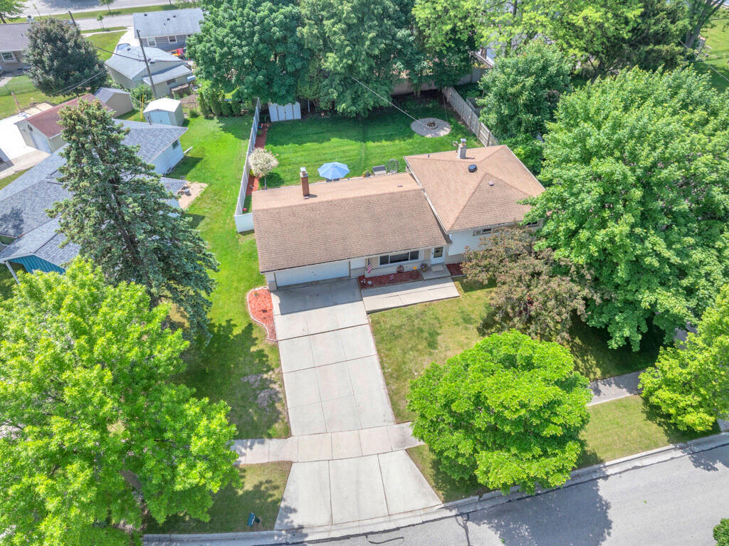 215 East Beutel Road Port Washington, WI 53074 - Photo 27 of 33 Front Yard Aerial 1