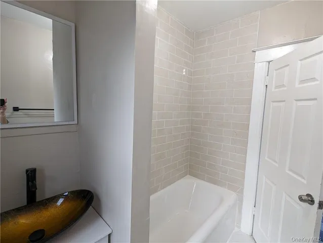 $1,900 | 65 Academy Street, Unit 7, Poughkeepsie, NY 12601